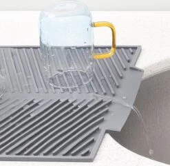 Navaris Siliconen Droogmat Met Afvoer - Aanrecht Droogmat Voor Afwas, Borden, Bestek, Glazen - Grijs 3 Navaris Siliconen Droogmat Met Afvoer - Aanrecht Droogmat Voor Afwas, Borden, Bestek, Glazen - Grijs -Huishoudelijke Artikelen Winkel 1200x1171 2