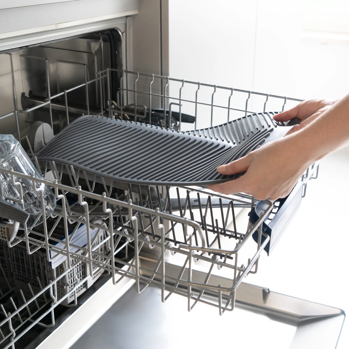 Navaris siliconen droogmat met afvoer - Aanrecht droogmat voor afwas, borden, bestek, glazen - Grijs Navaris Siliconen Droogmat Met Afvoer - Aanrecht Droogmat Voor Afwas, Borden, Bestek, Glazen - Grijs -Huishoudelijke Artikelen Winkel 1200x1200 1295