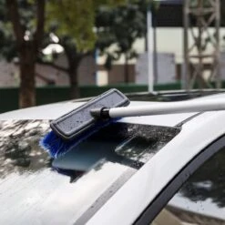 Navaris Telescopische Autowasborstel - Watergevoerde Wasborstel Voor Auto's En Ramen Met Uitschuifbare Lange Handgreep En Zachte Haren - Blauw -Huishoudelijke Artikelen Winkel 1200x1200 1603