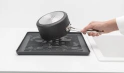 Brabantia SinkSide Afdruiprek - Inklapbaar - Compact - Dark Grey -Huishoudelijke Artikelen Winkel 1200x708