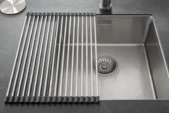 Highport Oprolbaar Vaat Droogrek - Scandinavisch Design - Opvouwbaar Hittebestendig Roestvrijstalen Keuken Afdruiprek - Vaatwasser Geschikt - Sterke 18-staafs Onderzetter - Foodgrade Materiaal 2 Highport Oprolbaar Vaat Droogrek - Scandinavisch Design - Opvouwbaar Hittebestendig Roestvrijstalen Keuken Afdruiprek - Vaatwasser Geschikt - Sterke 18-staafs Onderzetter - Foodgrade Materiaal -Huishoudelijke Artikelen Winkel 1200x800 21