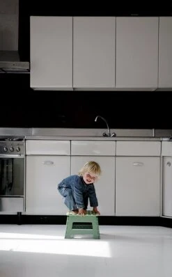 PUHLMANN - Inklapbare Kruk, JAMES, Plastic, Groen, 22 Cm Hoog, Max 100kilo -Huishoudelijke Artikelen Winkel 744x1200