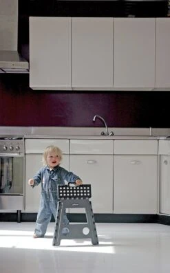 PUHLMANN - Inklapbare Kruk, JAMES, Plastic, Grijs, 40 Cm Hoog, Max 90 Kilo 2 PUHLMANN - Inklapbare Kruk, JAMES, Plastic, Grijs, 40 Cm Hoog, Max 90 Kilo -Huishoudelijke Artikelen Winkel 746x1200 3