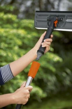 GARDENA Cleansystem Raamborstel Met Trekker - Werkbreedte 31 Cm 3 GARDENA Cleansystem Raamborstel Met Trekker - Werkbreedte 31 Cm -Huishoudelijke Artikelen Winkel 799x1200 5